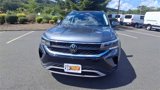 Used 2024 Volkswagen Taos SE w/ Panoramic Sunroof Package image 3