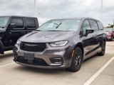 Certified 2022 Chrysler Pacifica Touring-L w/ Uconnect Theater Family Group image 3