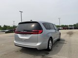 Used 2023 Chrysler Pacifica Touring-L image 2