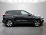 Used 2023 Kia Seltos LX image 2