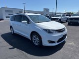 Used 2017 Chrysler Pacifica Touring-L w/ Tire & Wheel Group image 3