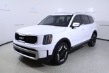 Used 2023 Kia Telluride EX w/ EX Captain's Chair Package image 4