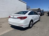 Used 2016 Hyundai Sonata SE image 2