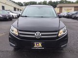 Used 2017 Volkswagen Tiguan S image 2