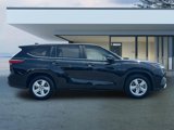 Used 2023 Toyota Highlander LE image 3
