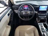 Used 2020 Ford Explorer XLT image 3