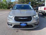 Used 2023 Chrysler Pacifica Touring-L image 2