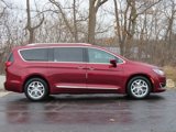 Used 2017 Chrysler Pacifica Touring-L Plus w/ Advanced Safetytec Group image 2