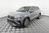 Certified 2022 Volkswagen Taos SE image 2