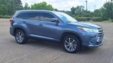 Used 2019 Toyota Highlander XLE w/ Carpet Mat Package (TMS) image 2