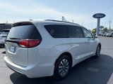 Used 2020 Chrysler Pacifica Touring-L image 5