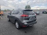 Used 2017 Nissan Rogue SV image 3