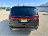 Used 2023 Chrysler Pacifica Touring-L image 3