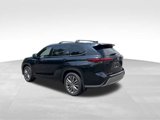 Used 2020 Toyota Highlander Limited Platinum image 3
