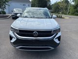 Used 2024 Volkswagen Taos SE image 2