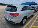 Used 2017 Kia Sorento LX w/ LX Convenience Package image 2