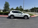 Used 2018 Nissan Rogue SV image 2