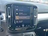 Used 2022 Volvo XC40 T5 Momentum w/ Premium Package image 3