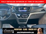Used 2024 Chrysler Pacifica Select image 4
