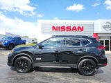 Used 2017 Nissan Rogue SV image 2