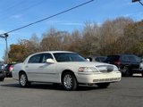 Used 2006 Lincoln Town Car Signature image 4
