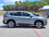 Used 2023 Nissan Rogue SV image 2
