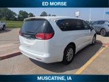 Used 2022 Chrysler Voyager LX image 6
