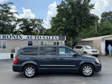 Used 2014 Chrysler Town & Country Touring image 5