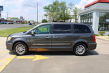 Used 2016 Chrysler Town & Country Touring-L image 5