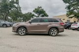 Used 2017 Toyota Highlander Limited image 5