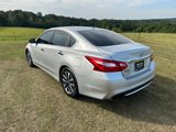 Used 2017 Nissan Altima 2.5 SL w/ Moonroof Package image 3