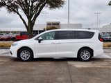 Certified 2023 Chrysler Pacifica Touring-L image 4