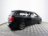 Used 2017 Dodge Grand Caravan SXT image 4