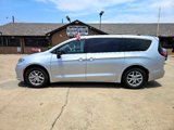 Used 2024 Chrysler Pacifica Touring-L image 4