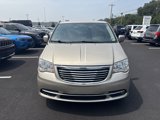 Used 2014 Chrysler Town & Country Touring image 2