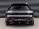 Certified 2024 Porsche Macan image 6