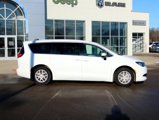Used 2022 Chrysler Voyager LX image 2
