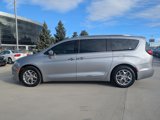 Used 2018 Chrysler Pacifica Limited image 2