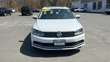 Used 2017 Volkswagen Jetta SE image 2