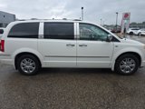 Used 2008 Chrysler Town & Country Limited image 2