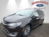Used 2017 Chrysler Pacifica Platinum image 2