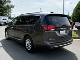 Used 2019 Chrysler Pacifica Touring-L image 3