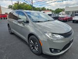 Used 2020 Chrysler Pacifica Touring-L w/ Advanced Safetytec Group image 2