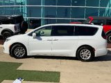 Used 2022 Chrysler Pacifica Touring-L image 4