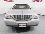 Used 2011 Lincoln Town Car Signature Limited image 4