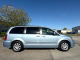 Used 2016 Chrysler Town & Country Touring image 2