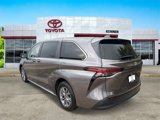 Used 2021 Toyota Sienna LE image 3