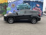 Used 2018 Toyota Highlander XLE image 2