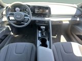 Used 2025 Hyundai Elantra SEL image 2