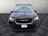 Used 2021 Chrysler Pacifica Touring-L image 2